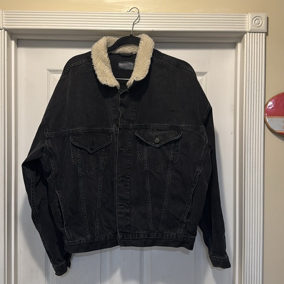 ASOS oversized Black Denim Jacket with Sherpa Lining - Picture 2 of 4